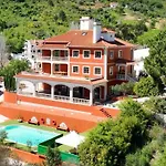 High Casa de hóspedes 4*